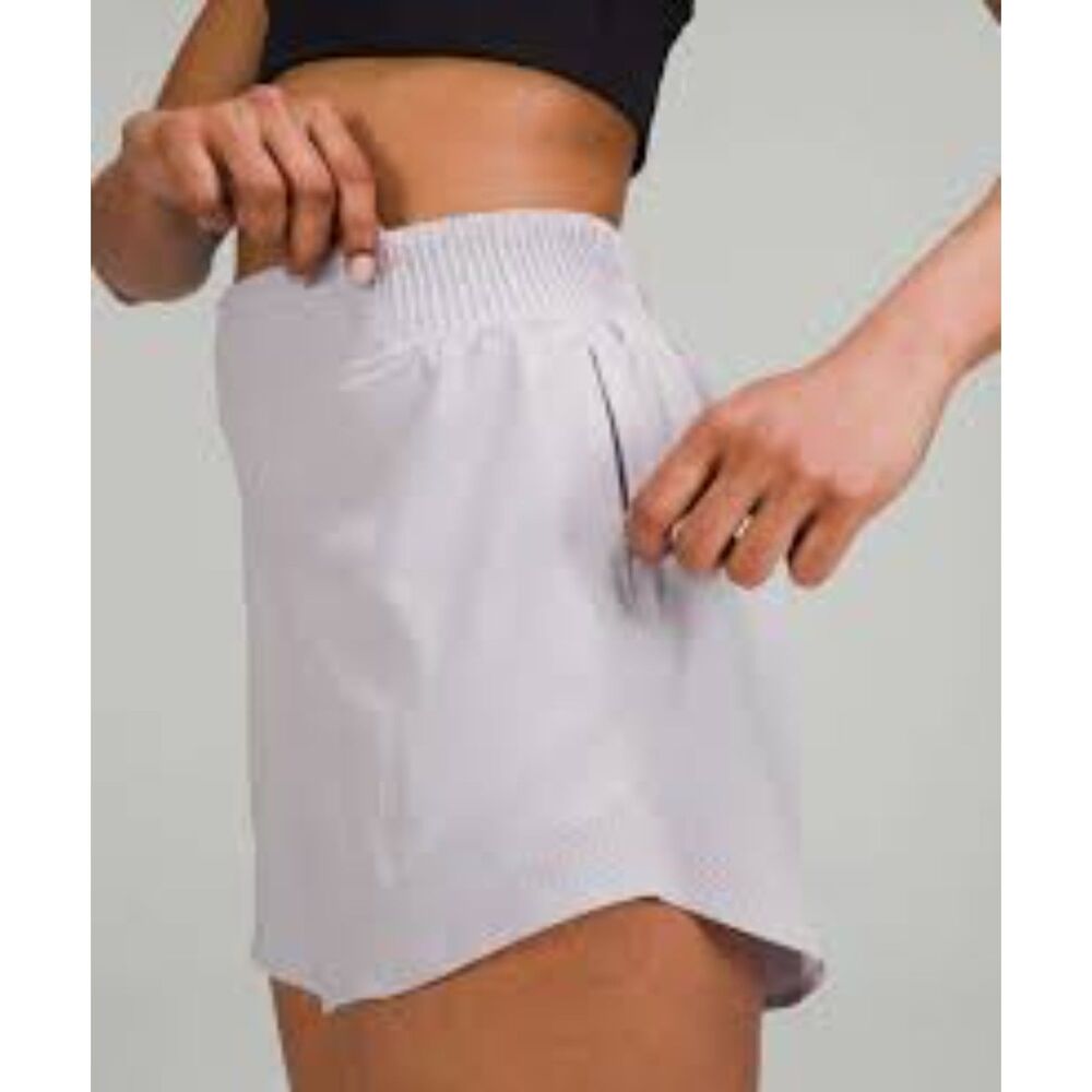 Lululemon Hotty Hot High Rise Shorts in Light Gray, Size 6 (D3)
